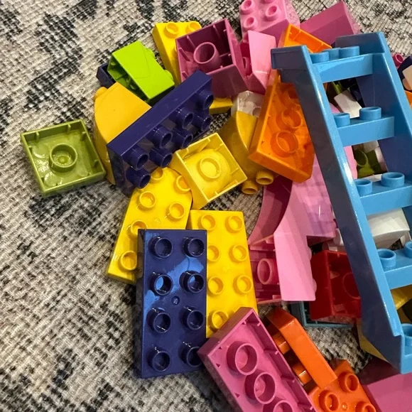 Building Blocks Lot - Generic Lego Duplo - Picture 2 of 4